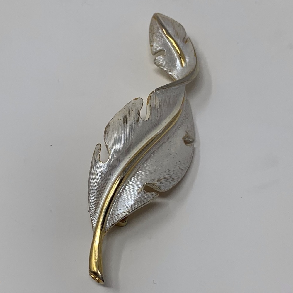 Vintage Jonette Jewelry Company White and Gold Toned Leaf Brooch Pin